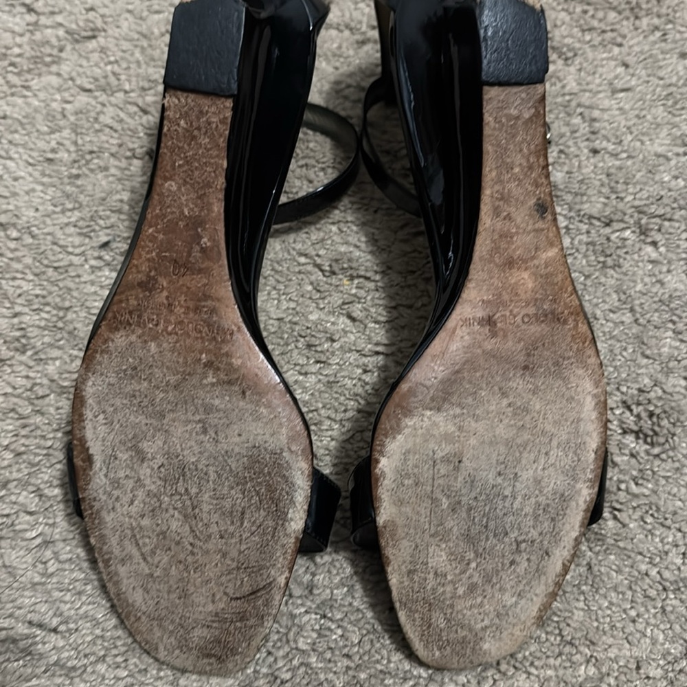Pre-loved Manolo Blahnik Black Patent Leather Wedge 40 - Picture 3 of 4